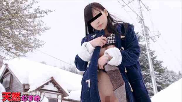 雪原露出 〜吹雪の中の幻想的な18歳の色白マンコ〜 伊藤美侑佳